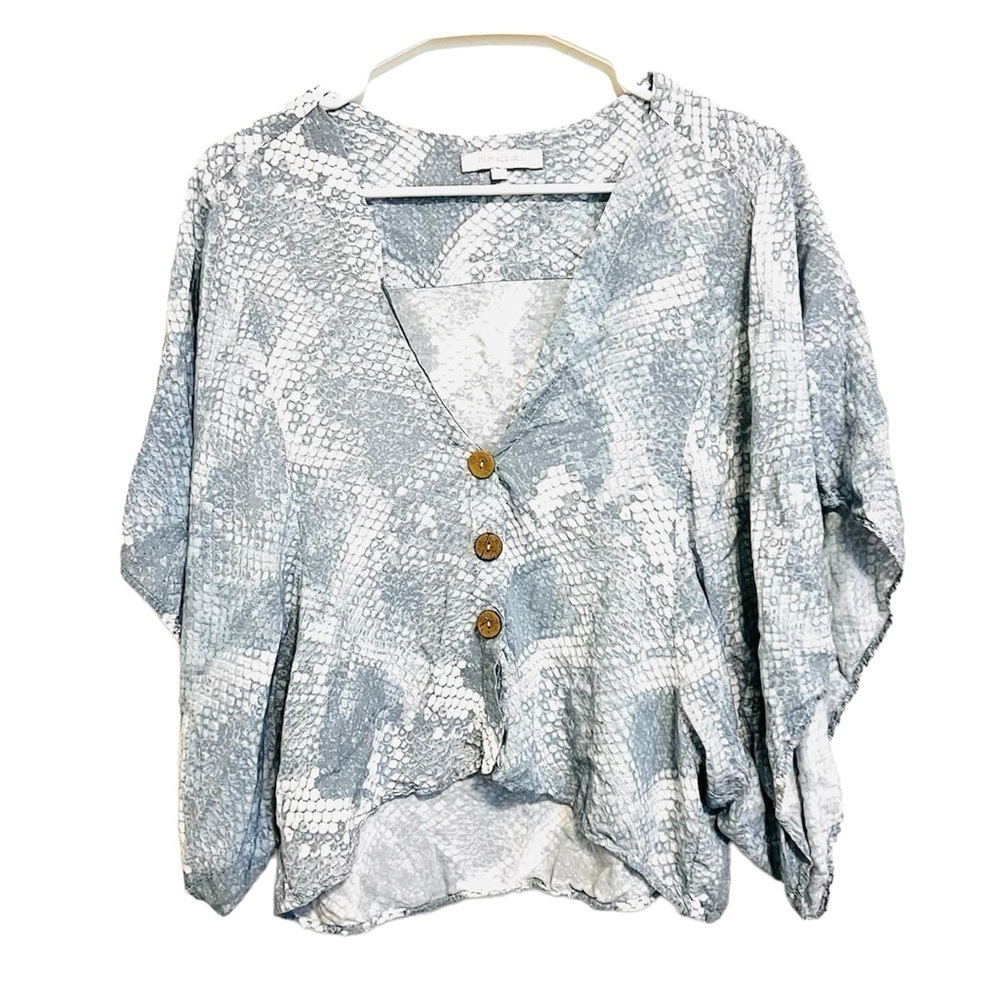 2/$15 Olivaceous - Blue & White Snakeskin Wide Sleeve Size S Button Front Blouse